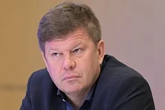 Дмитрий Губерниев обвинил президента IBU в русофобии из-за отстранения биатлонистов