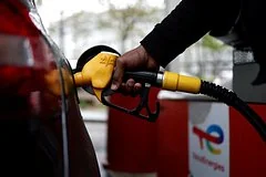 Эммануэль Макрон объявил о полной мобилизации для стабилизации поставок топлива