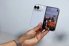 Интернет взорвался мемами после презентации сверхдорогого складного iPhone Duo от Apple