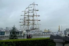 Во Владивостоке состоялся масштабный Парад парусов в рамках форума ВЭФ