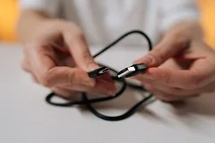 Почему экономия на зарядном кабеле USB-C может привести к пожару