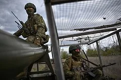 Модернизация защиты: в зоне СВО зафиксирована самоходная гаубица Акация с мангалами