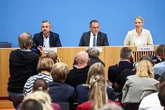 Политический кризис в Германии: СДПГ призывает сменить курс поддержки Украины