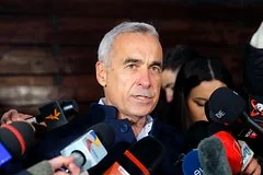 Политический кризис в Румынии: оппозиция обвинила президента в попытке втянуть страну в войну