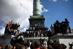 Политический кризис во Франции: протесты усиливают позиции оппозиции и критиков Макрона
