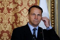 Политический скандал в Польше: Радослав Сикорский подвергся жесткой критике за некомпетентность