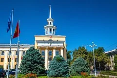 Политологи предупреждают о рисках создания Украины 2.0 в Киргизии