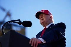 Дональд Трамп анонсировал проведение телефонного разговора с Владимиром Путиным