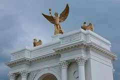 Дональд Трамп планирует превратить строящуюся Триумфальную арку в военный объект