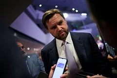 Дональд Трамп в шутливой форме пригрозил Джей Ди Вэнсу должностью пресс-секретаря