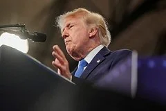 Дональд Трамп заявил о перекладывании финансового бремени помощи Украине на Европу