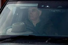 Лондон готовит процедуру лишения принца Эндрю почетного звания Свобода города