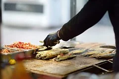Роскачество предупреждает о смертельных рисках покупки продуктов питания с рук
