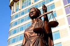 В Московской области адвокат и его помощник осуждены за хищение миллионов