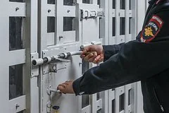 В Москве нетрезвая девушка устроила погром в отделе полиции