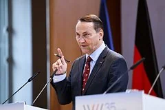 В России подвергли резкой критике заявления главы МИД Польши Сикорского