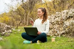 Россияне не могут полноценно отдыхать из-за привычки контролировать рабочие процессы