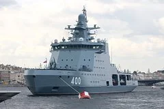Российский боевой ледокол Иван Папанин начал свой первый дальний поход