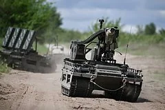 Российский боевой робот Курьер получил возможность дистанционного управления через смартфон