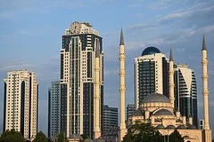Российский тревел-блогер восхитился гостеприимством Чечни и качеством местных дорог