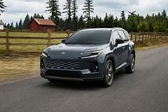 Поставки Toyota RAV4 шестого поколения возобновились в России через параллельный импорт