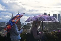 Дождливый праздник: синоптики предупредили москвичей о непогоде в День города