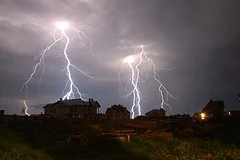 Трагедия во Флориде: отец четверых детей погиб от удара молнии спасая человека