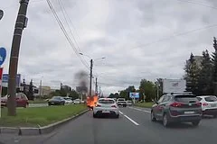 Драматическое ДТП в Санкт-Петербурге: мотоциклист загорелся после столкновения с автомобилями