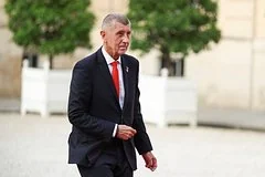 Премьер-министр Чехии предупредил о риске начала Третьей мировой войны
