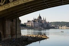 Кремль обещает адекватный ответ на высылку российских дипломатов из Венгрии