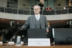 Арест бывшего главы немецкой разведки спровоцировал масштабную проверку в MI6