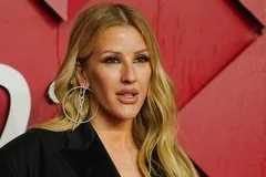 Британская певица Элли Голдинг наслаждается отдыхом на Лазурном берегу Франции