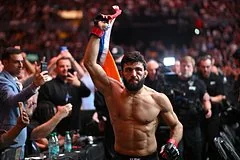 Триумфальный нокаут Армана Царукяна на турнире UFC 331 в Лос-Анджелесе