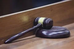 В Иркутской области мать предстанет перед судом за опасный подарок сыну