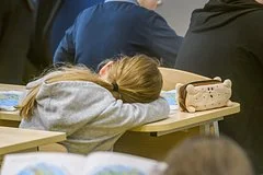 В российских школах с сентября вводится полный запрет на мобильные телефоны