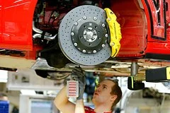 Крупные сокращения в Porsche: компания планирует уволить каждого пятого сотрудника