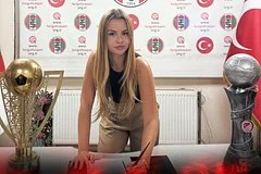 Исторический прорыв в турецком футболе: 22-летняя Зейнеп Местан возглавила мужской клуб