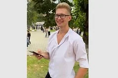 Стильный учитель информатики покорил социальные сети своим необычным образом