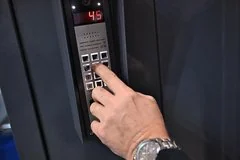 Кто должен платить за ремонт домофона: разъяснения экспертов для жильцов