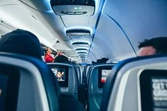 Строгий дресс-код Emirates: стюардессы раскрыли неожиданные правила внешнего вида