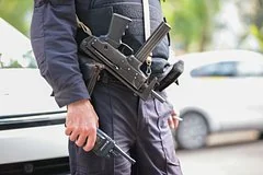 Штурм в Южно-Сахалинске: полиция спасла женщину из рук вооруженного сожителя