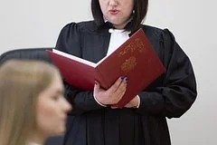 Суд Калининградской области обязал пенсионера выплатить компенсацию за унижение восьмилетнего ребенка