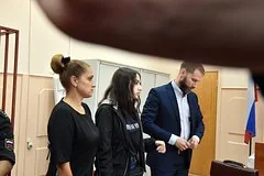 Суд сохранил ограничения на общение для сестер Хачатурян по делу