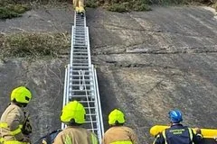 Чудесное спасение на острове Мэн: двенадцатилетний мальчик выжил после падения с обрыва