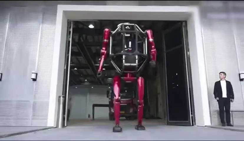 Unitree Robotics представила пилотируемого робота-трансформера GD01: полтонны металла за 42,5 млн рублей