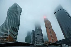 Густой туман и кратковременные дожди ожидают Москву и Подмосковье на этой неделе