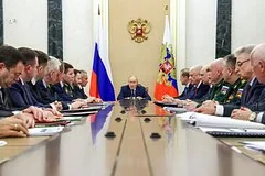 Путин призвал Запад к миру и объявил о приоритетах новой программы вооружений