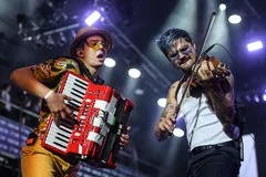 Музыканты группы The Hatters представили совместный музыкальный проект с Артемием Лебедевым