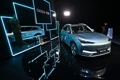 Автомобильный рынок России столкнулся с массовым пересмотром цен ведущими брендами