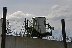 Бывший руководитель СИЗО под Челябинском осужден на пять лет за помощь преступникам